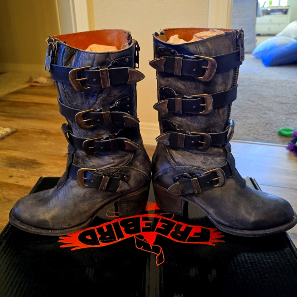 Frebird Notorious Ladies SZ 9 in Navy